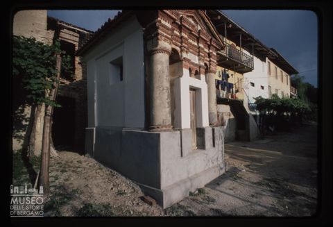 Scorcio di un borgo nelle Langhe