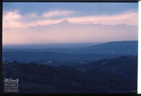 Veduta del Monviso dal Monferrato