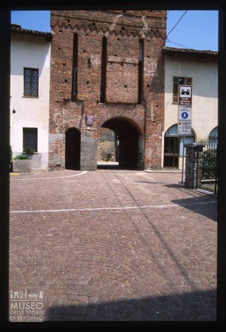 L'ingresso del Ricetto medievale di Candelo