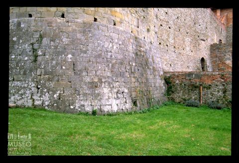 Particolare della fortificazione di un castello