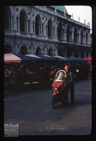 Scena di vita quotidiana a Vicenza