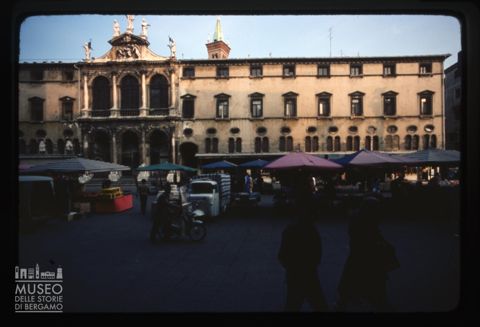 Mercato nella piazza dei Signori a Vicenza