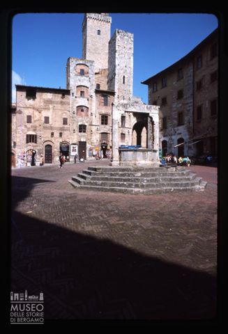 La piazza della Cisterna di San Gimignano