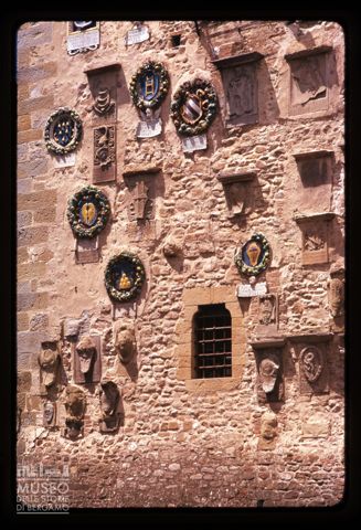 Particolare della facciata del Palazzo dei Vicari a Scarperia