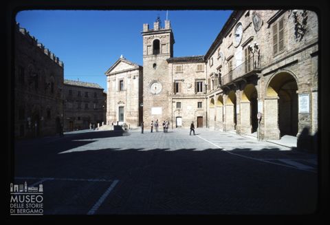 La piazza Vittorio Emanuele II a Morrovalle