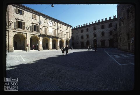 La piazza Vittorio Emanuele II a Morrovalle