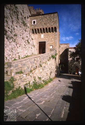 L'ingresso del Castello Malaspina a Fosdinovo