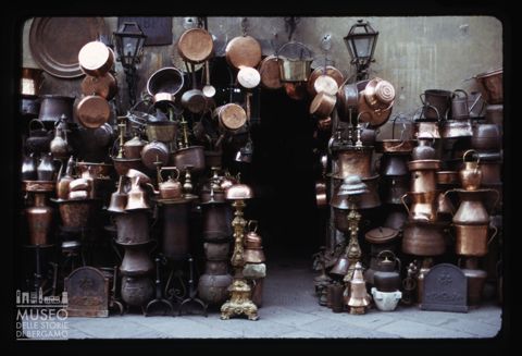 La bottega di un artigiano a Lucca