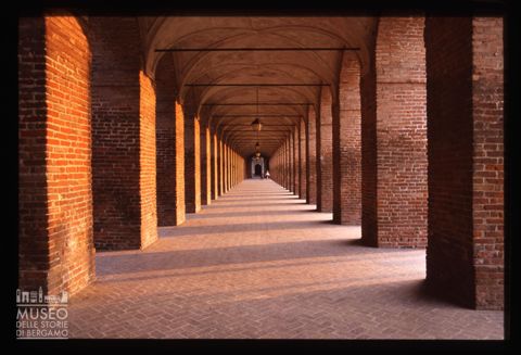 Il portico della Galleria degli Antichi di Sabbioneta