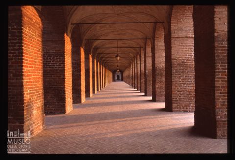 Il portico della Galleria degli Antichi di Sabbioneta
