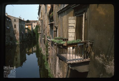 Case sul Rio a Mantova