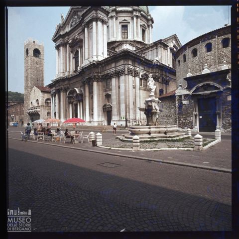 La piazza Paolo VI a Brescia