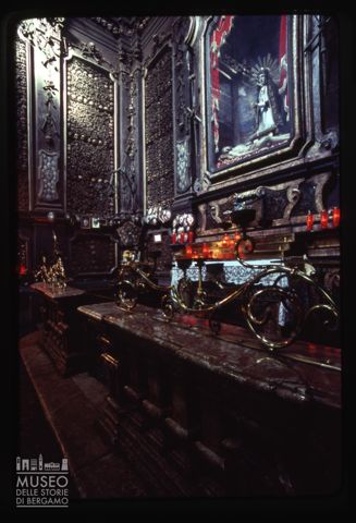 L'ossario della chiesa di San Bernardino alle Ossa a Milano