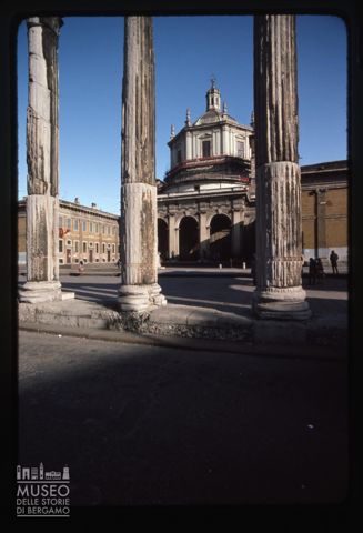 Il colonnato di San Lorenzo a Milano