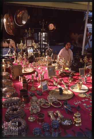 Mercato dell'antiquariato in Lombardia