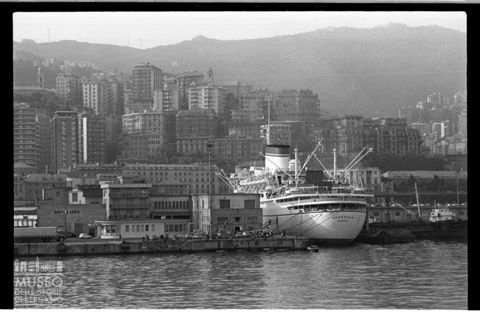 Veduta del porto di Genova
