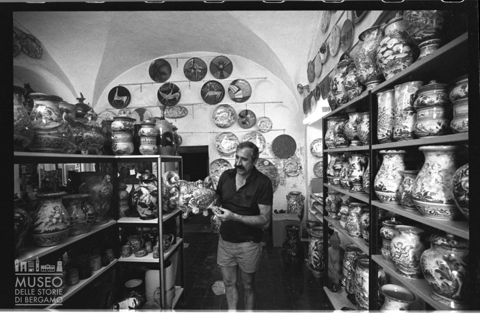 Ceramiche in un laboratorio di Albisola