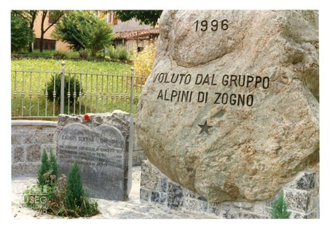 Lapide ai caduti della seconda guerra mondiale di Zogno