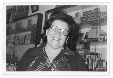 Maria Pesenti all'interno di uno dei negozi di famiglia