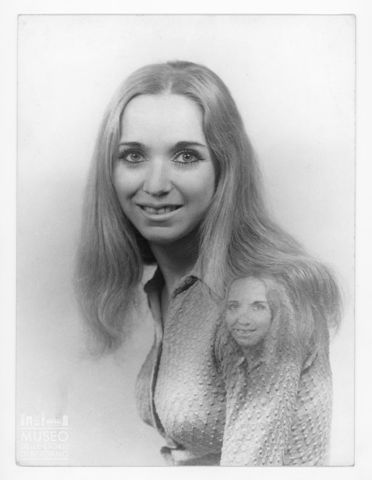 Ritratto di donna con fotomontaggio