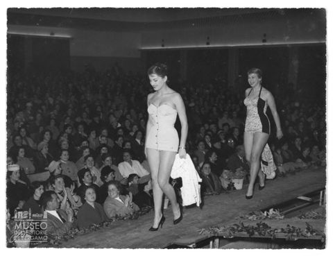 Sfilata per Miss Serina