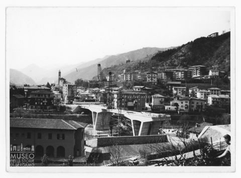 Lavori di costruzione del ponte tra Zogno ed Endenna