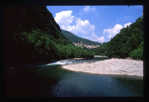 Il borgo di Ubiale tra le valli