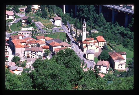 Veduta dall'alto del borgo di Ubiale
