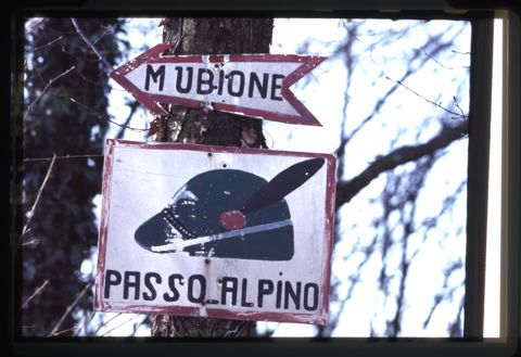 Indicazioni lungo il sentiero per il Monte Ubione