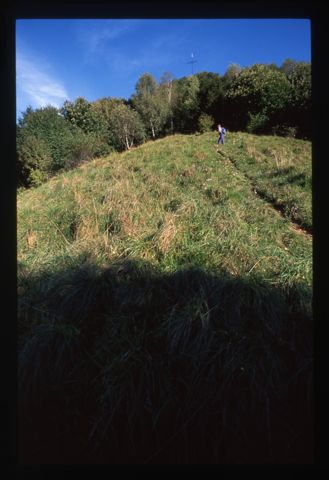 Il Monte Ubione con in cima la croce