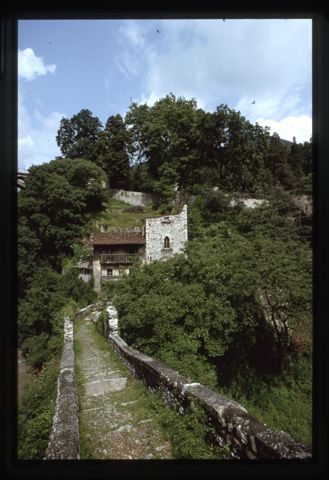 Il ponte di Clanezzo e l'edificio della dogana