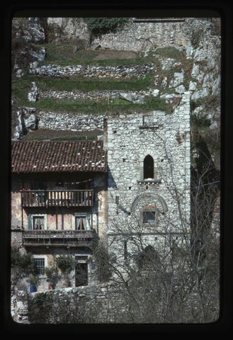 L'edificio della dogana con la sua torre di guardia