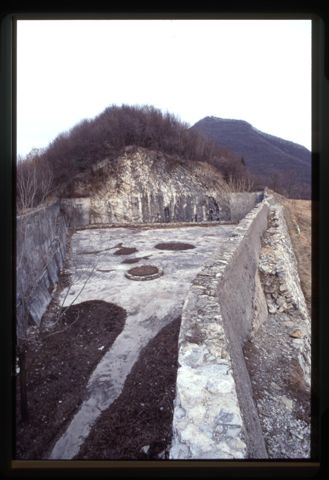 Ruderi del Bacino Idrico sul Monte Ubione