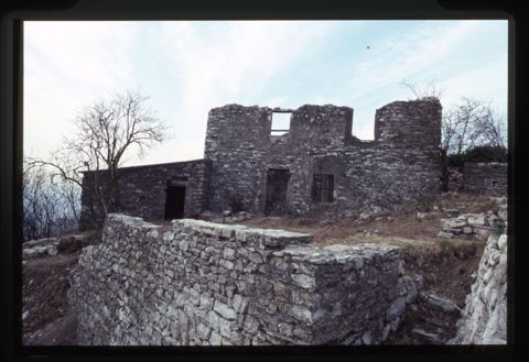 Rudere sul Monte Ubione