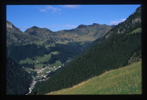Veduta di Cambrembo tra i monti