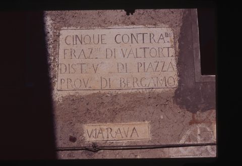 Iscrizioni toponomastiche a Rava