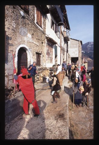Il borgo di Cantello animato da maschere