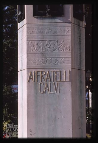 Obelisco dedicato ai Fratelli Calvi