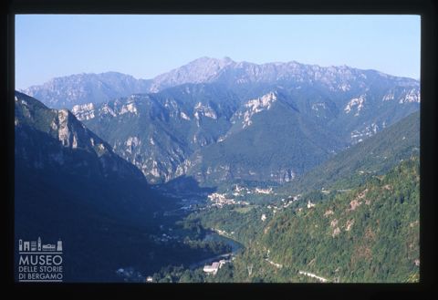Panorama dei monti che attorniano Piazza Brembana