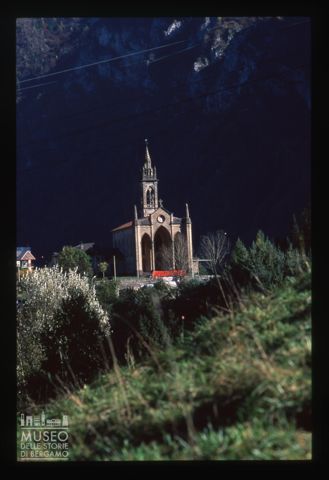 La chiesa di San Martino a Piazza Brembana