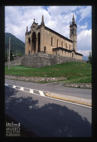 La chiesa di San Martino a Piazza Brembana