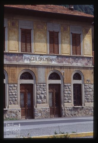 La stazione ferroviaria di Piazza Brembana