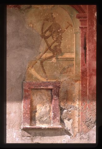 Lacerto di dipinto sull'ossario di Ornica