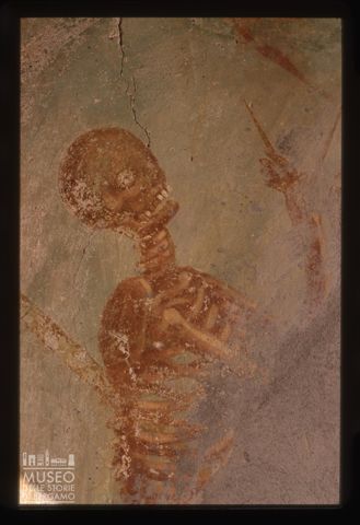 Lacerto di dipinto sull'ossario di Ornica