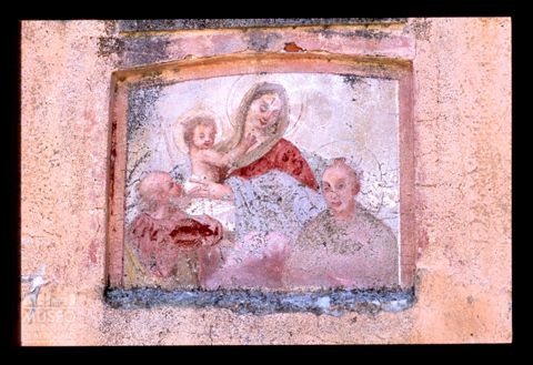 Dipinto murale con rappresentazione sacra