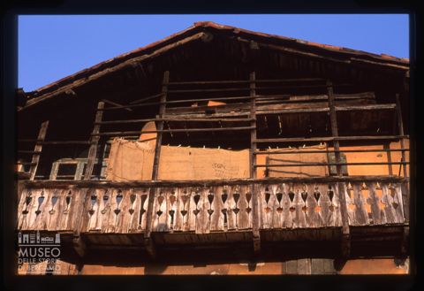 Balcone ligneo a Zogno