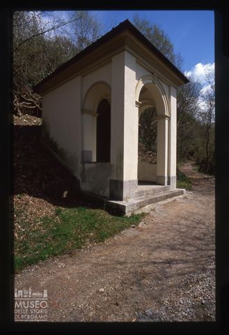 Santella sulla mulattiera per il Perello