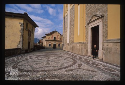 Sagrato della Parrcchia di san Lorenzo Martire a Zogno