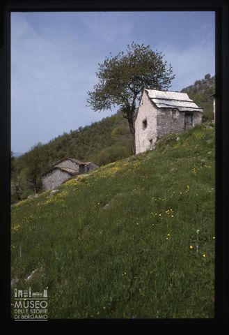 Cascina nel borgo di Cantiglio