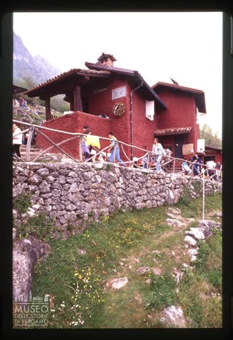 Il bivacco Pizzo Presanella a Cantiglio